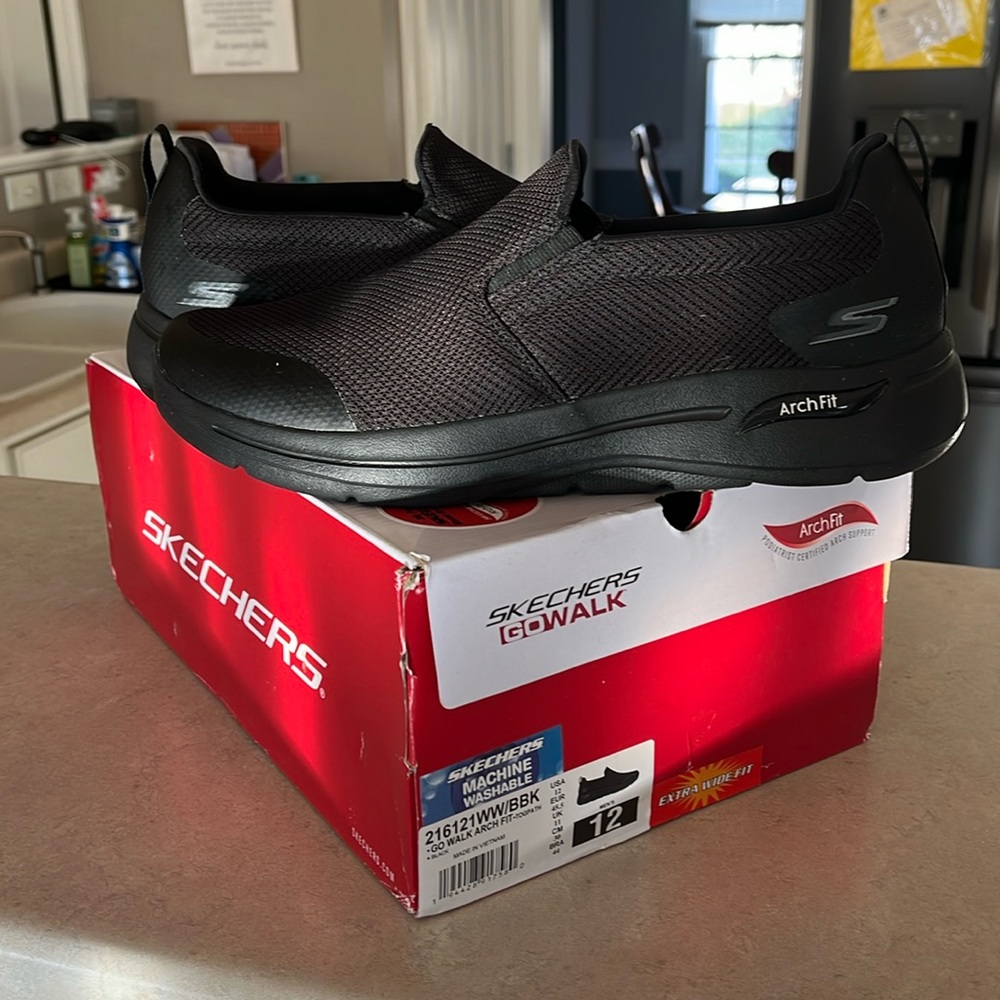 Sketchers Go Walk Mens Black Shoes, Size 12